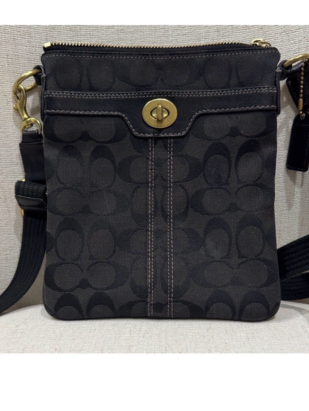 Coach Signature Hampton Swingpack Crossbody Bag
Signature C Vintage Purse - Picture 11 of 11